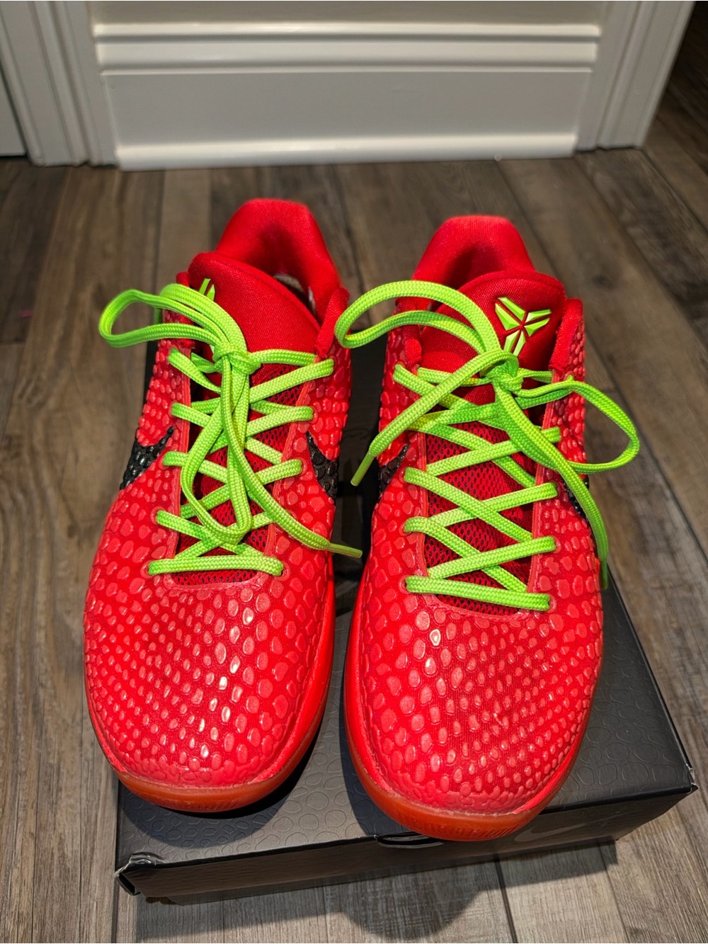 Nike Kobe Reverse Grinch Size 6 Youth EUC